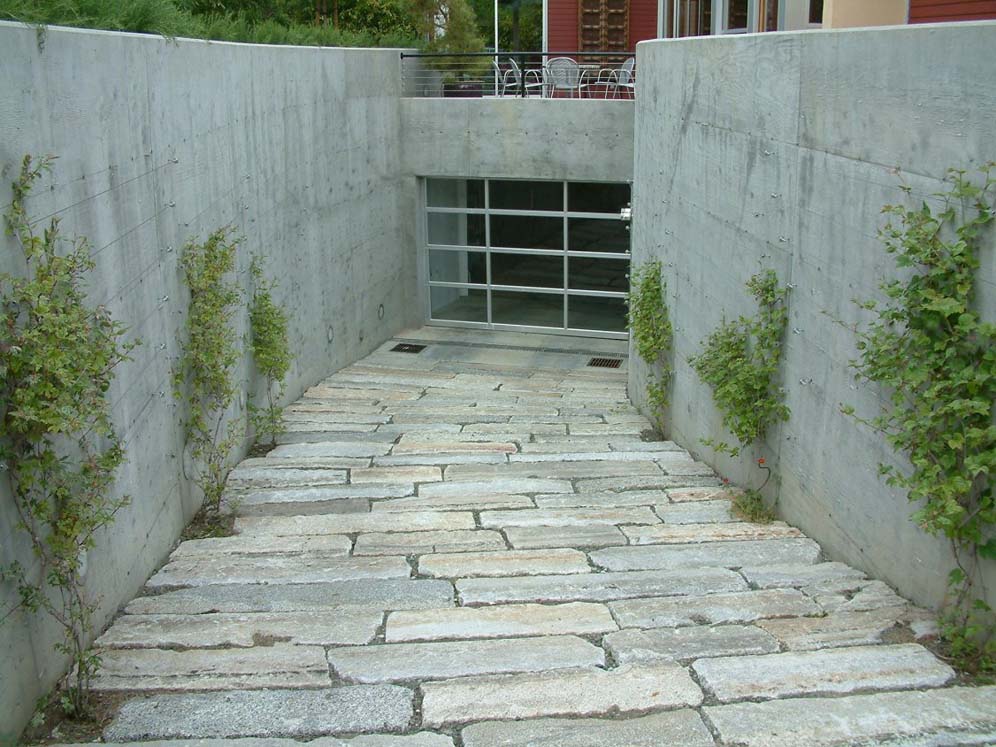 Rectangular Steps to Lower Entry